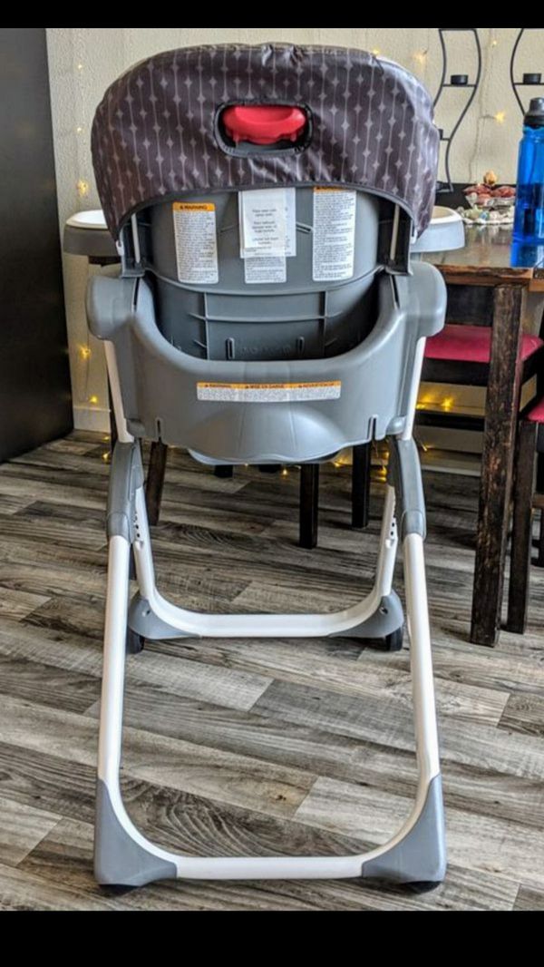 Graco High Chair (foldable for easy storage) for Sale in WA