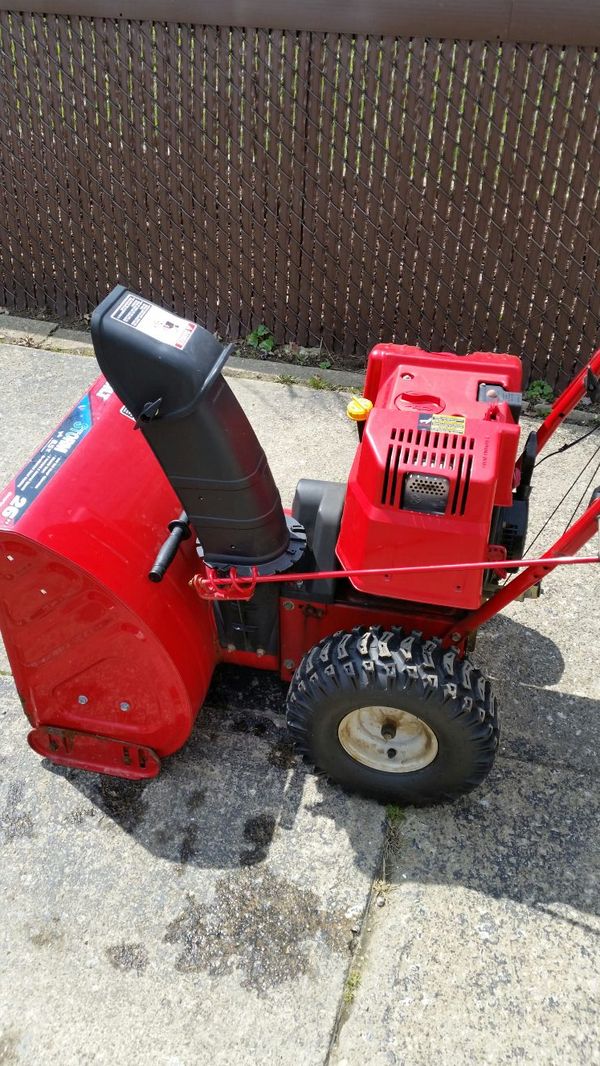 Troy Bilt 26" 8.5 HP Tecumseh 2 stage snowblower for Sale in Brook Park