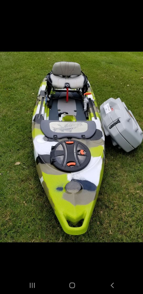 Feel Free Lure 13.5 Kayak w/ overdrive pedal system for Sale in Canyon