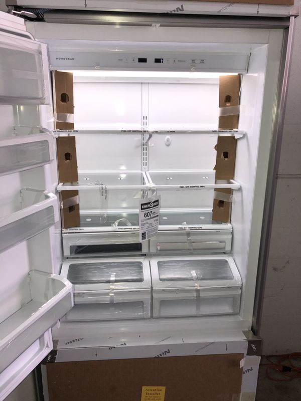 Monogram ZICS360NNLH 36" 21.3 cu.ft. Stainless Steel BuiltIn Bottom