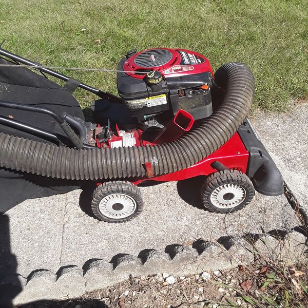 Craftsman self propelled chipper/vac, 3 forward gears . Never used, I