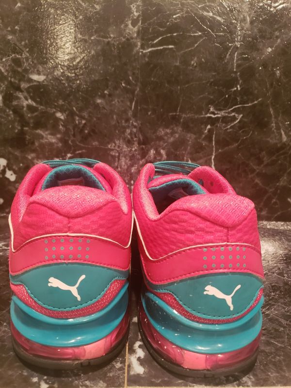 magenta puma
