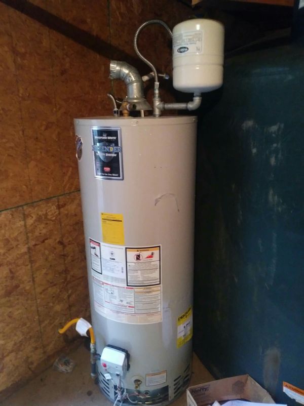 Bradford white natural gas water heater for Sale in Bellingham, WA