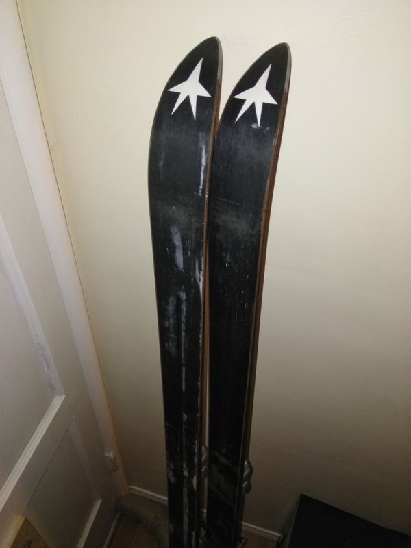 KNEISSL RARE/VINTAGE WHITE STAR DOWNHILL RACING SKIS 160CM for Sale in Glendora, CA OfferUp