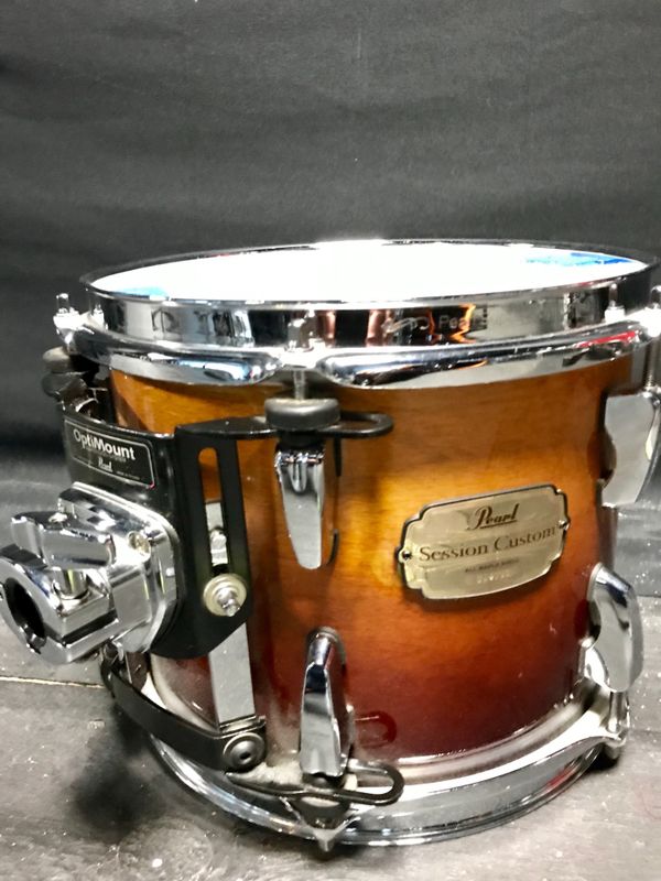 Drums Pearl Session Custom like new, not scratch. 4 pieces, Toms 10,12