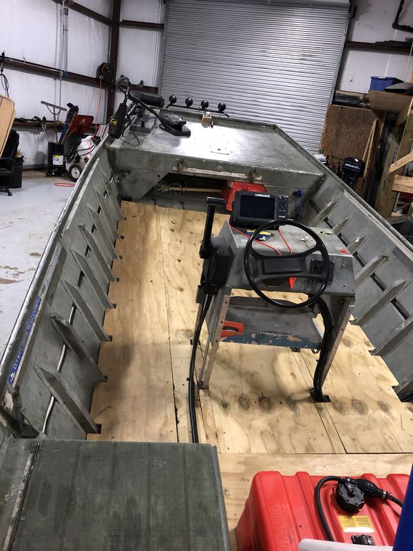 82 Lowe flat bottom boat 16 feet long 50hp center console Jon bot for