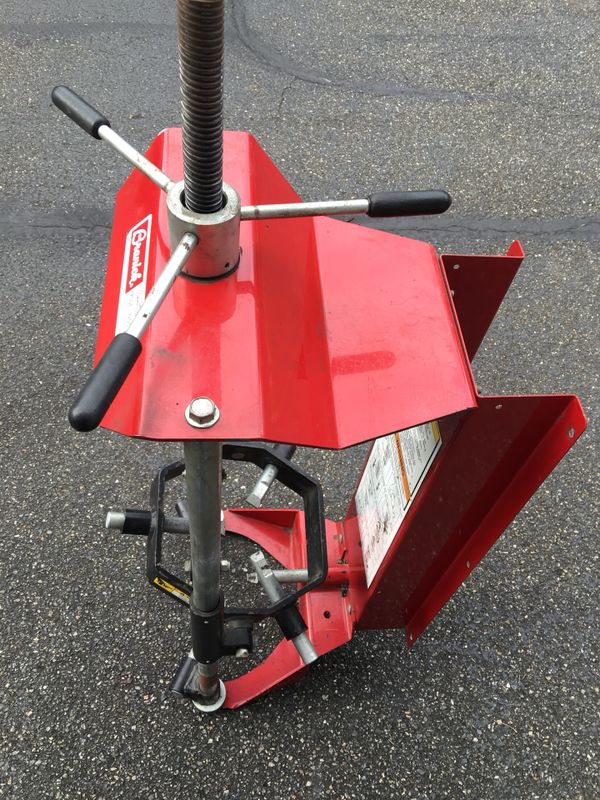 Branick Professional 7200 (Wall Mount) Strut & Spring Compressor for