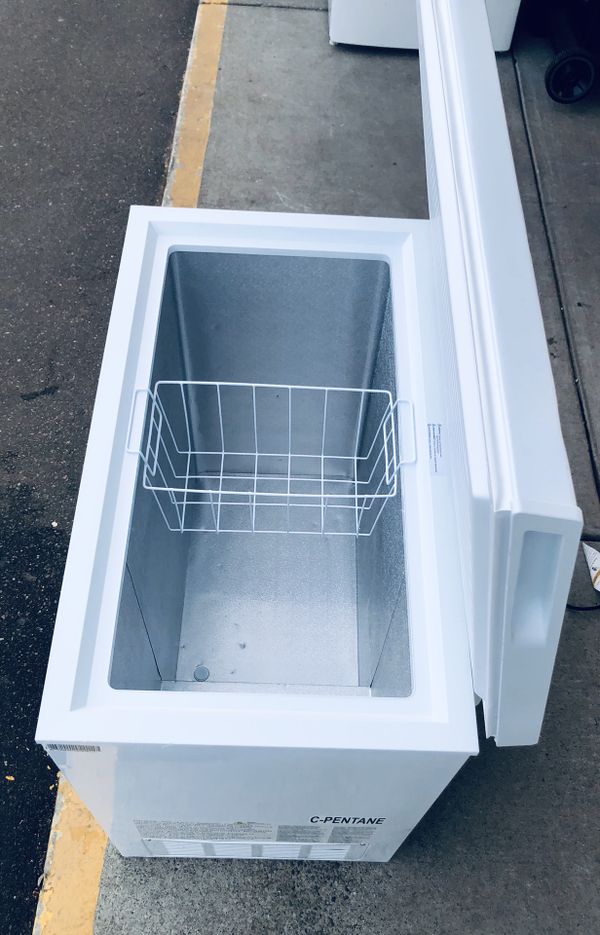 Idylis 7.1cu ft Manual Defrost Chest Freezer White for Sale in Everett