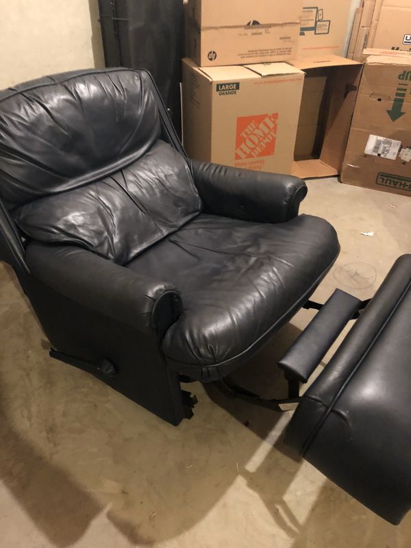 Lazy Boy ReclinerNavy Blue for Sale in Spring Grove, IL OfferUp