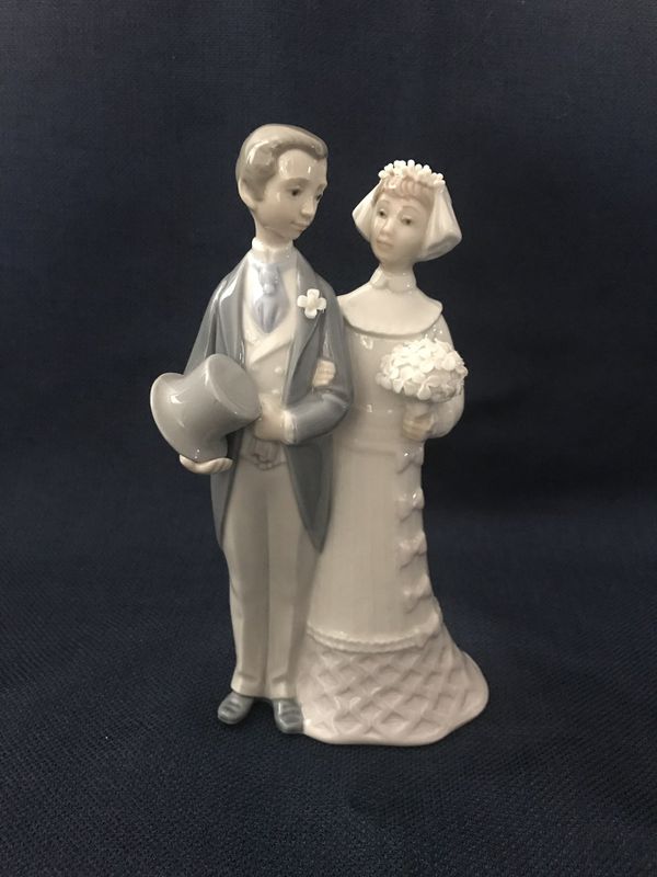 Lladro “Wedding” Figurine/Cake Topper for Sale in Etiwanda, CA - OfferUp