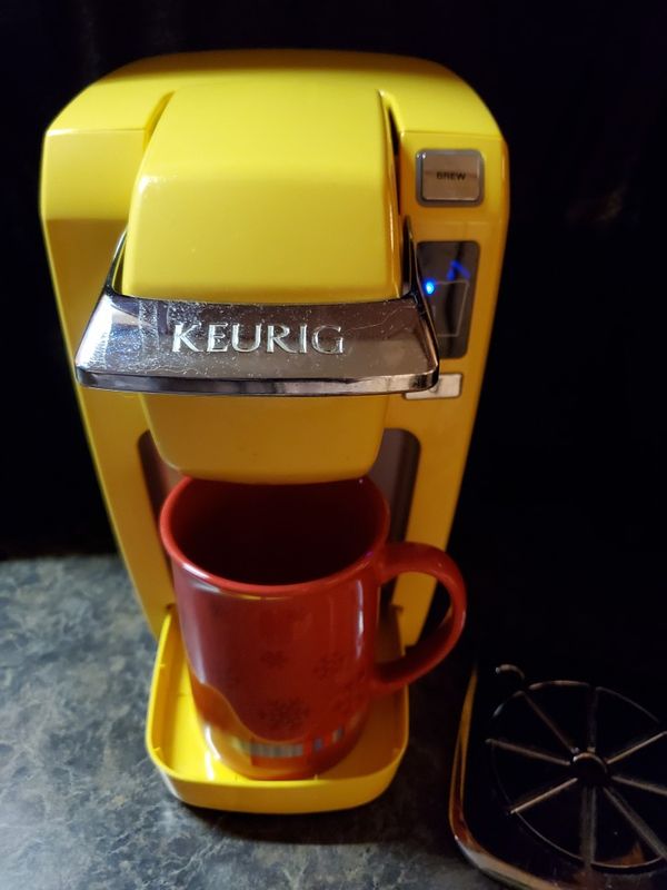 Bright Banana Yellow K15 Keurig, Works Perfect, Pampered for Sale in