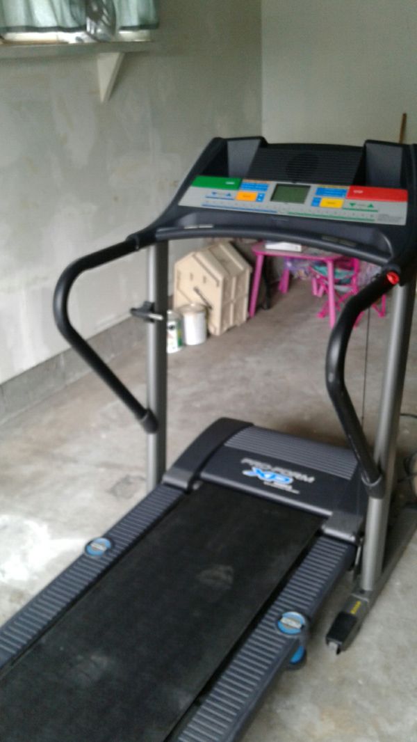 Proform XP 680 crosstrainer/treadmill for Sale in LEWIS MCCHORD, WA
