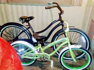 26in girls beach cruiser are 20in kids Diamondback Beach cruiser for Sale in Phoenix, AZ