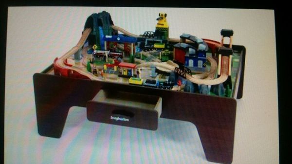 imaginarium 100 piece train table