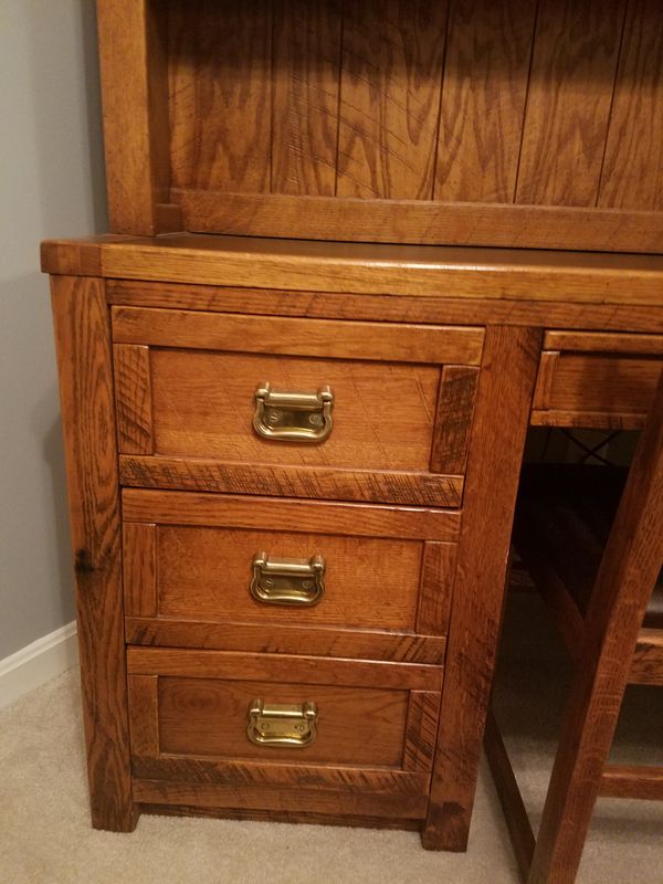 Vintage YoungHinkle Outrigger Oak Desk for Sale in Sellersburg, IN