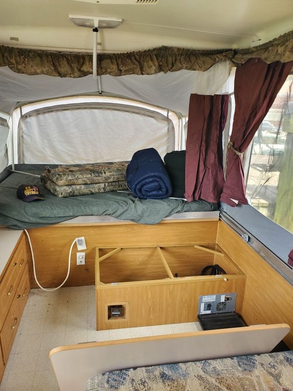 2002 coleman Fleetwood pop up camper for Sale in St. Louis, MO - OfferUp