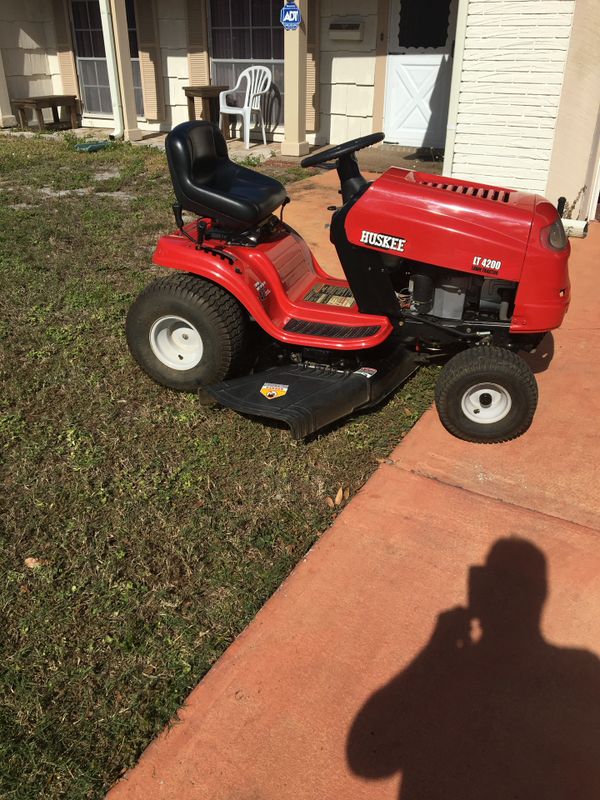 Huskee LT 4200 Lawn Tractor for Sale in New Port Richey, FL OfferUp