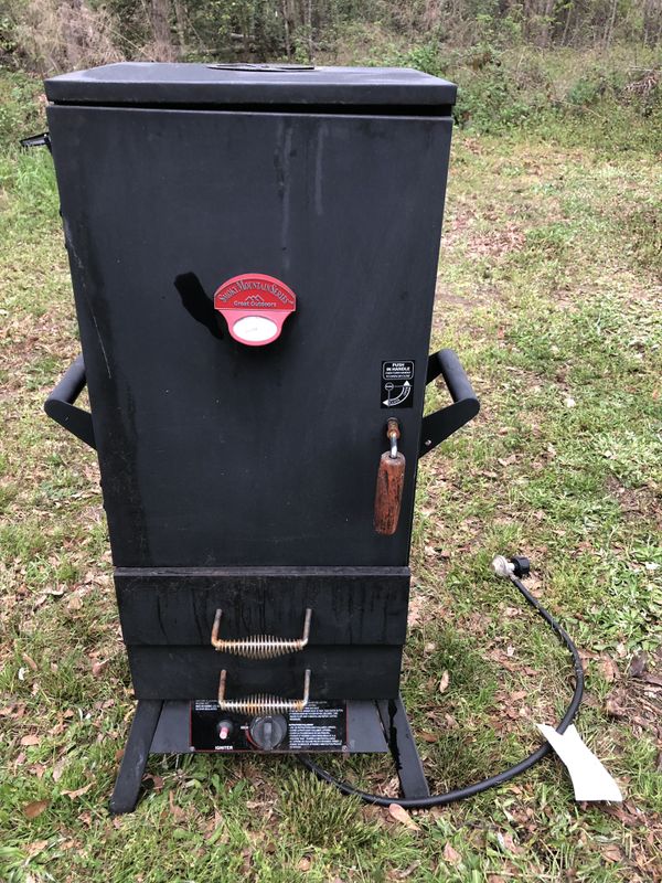 Smoky mountain Series Great Outdoor smoker! for Sale in Roseboro, NC