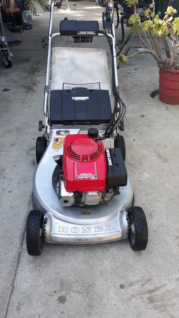 Honda hr214 commercial lawn mower with electric start for Sale in