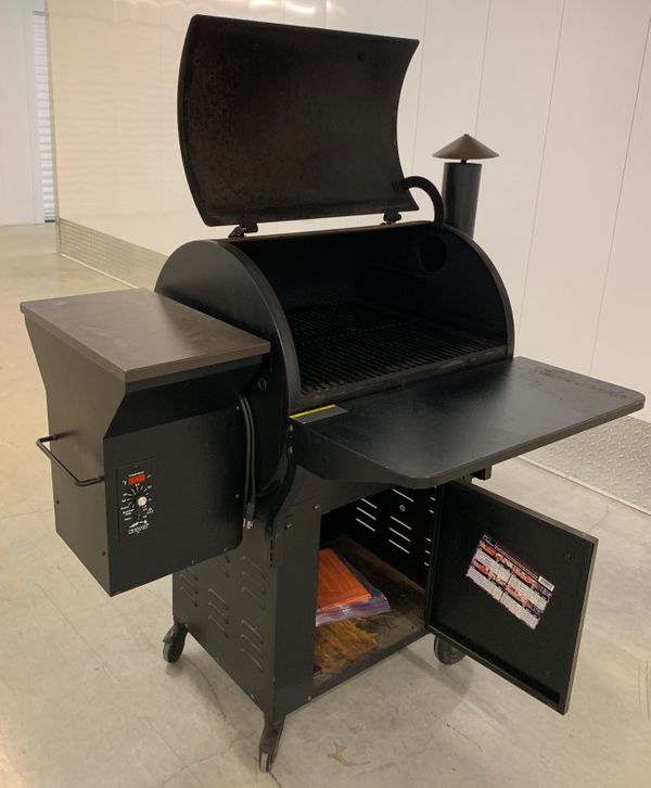 Traegar Century Wood Pellet Grill Smoker BBQ07C.01 for Sale in Bellevue