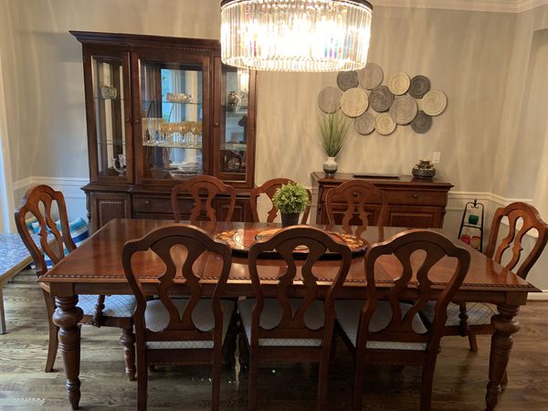 Broyhill Dining Room Set And China Cabinet