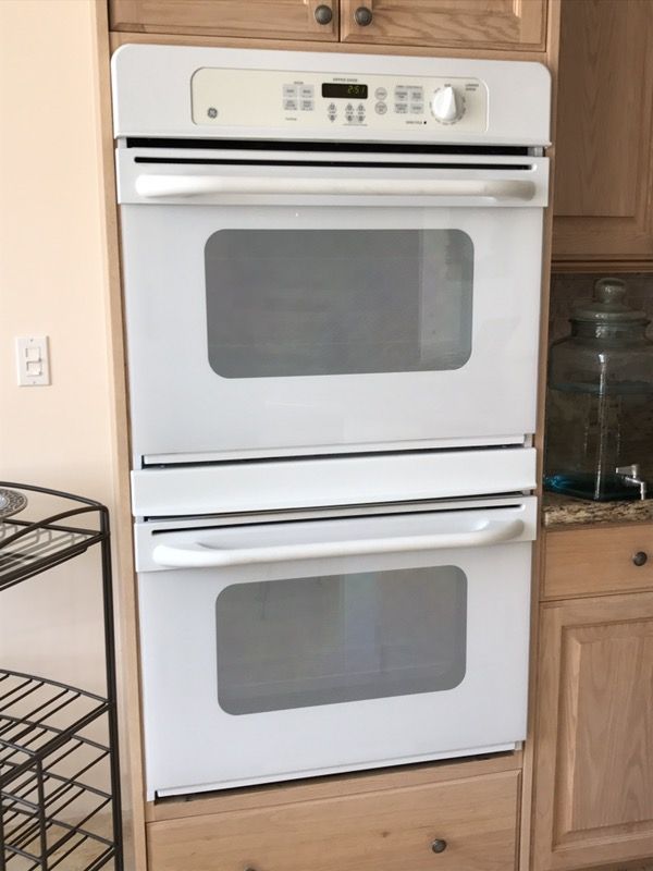 GE 30" white electric builtin double wall ovens for Sale in Fountain