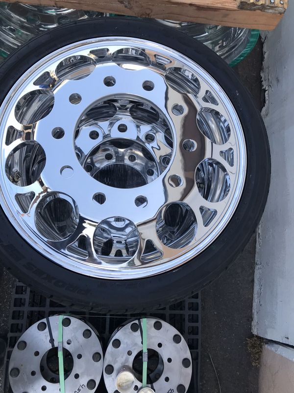 (6) 22” Dually wheels and tires for Sale in Windsor Hills, CA OfferUp