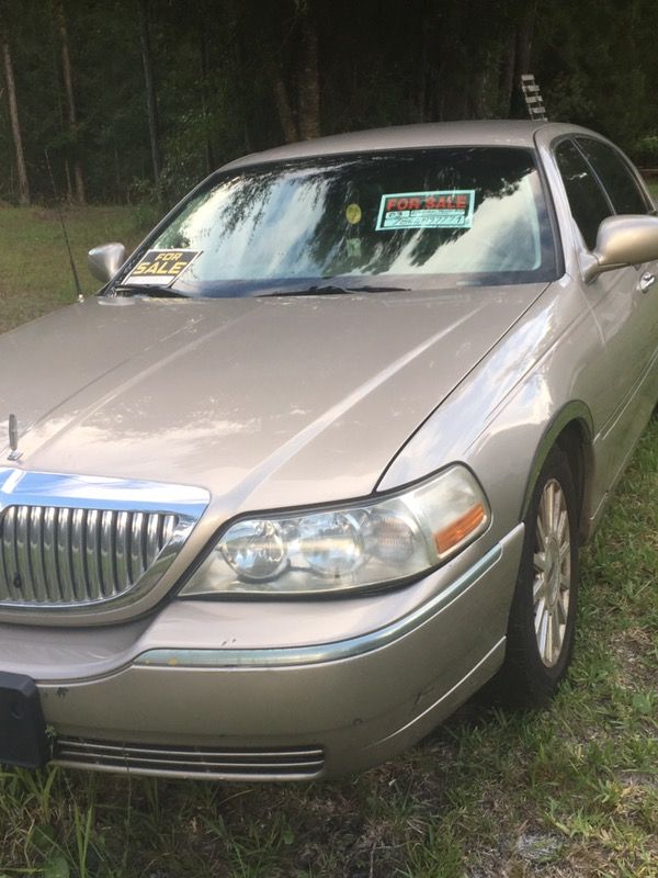 03 Lincoln town car v8 signature for Sale in Palm Coast