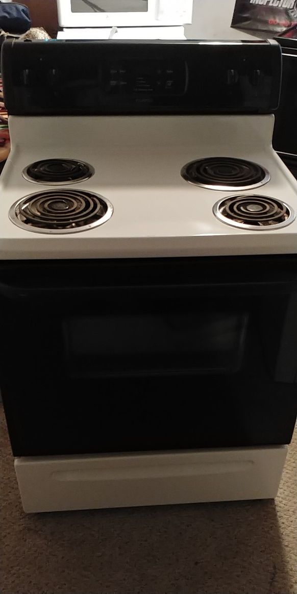 30" Tappan self clean electric stove/oven for Sale in Lake Tapps, WA