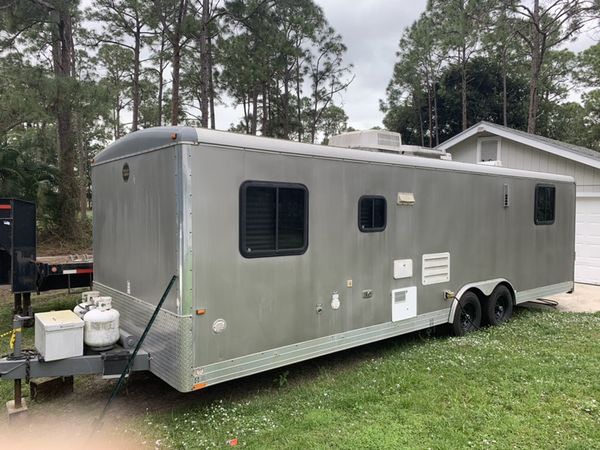 Wells cargo Toy Hauler 2006 26 ft garage 11.4 ‘ door height 5’7 for ...