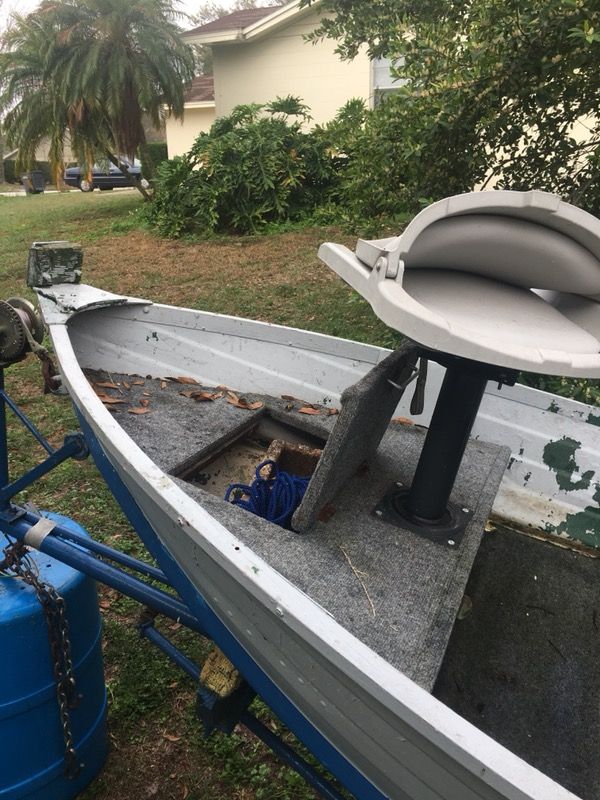 12ft v hull jon boat with 50lb thrust trolling motor and trailer In good condition, good fishing