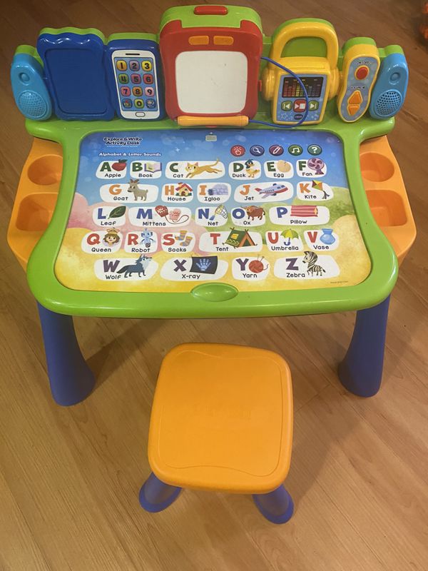 Vtech Ready Set Learn interactive desk!! stool included Like New! for