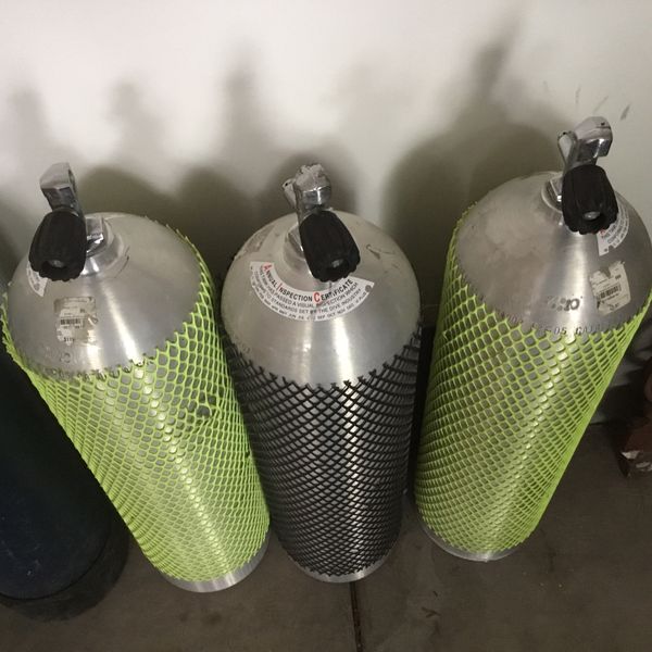 SCUBA TANKS 2 Steel 80 and 3 80 aluminum scuba tanks (out of hydro) for