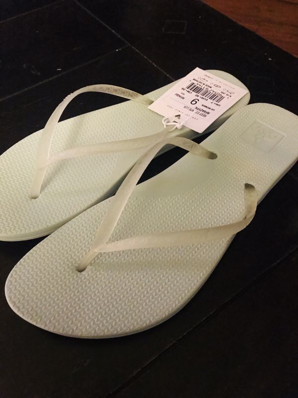 what store sells reef flip flops