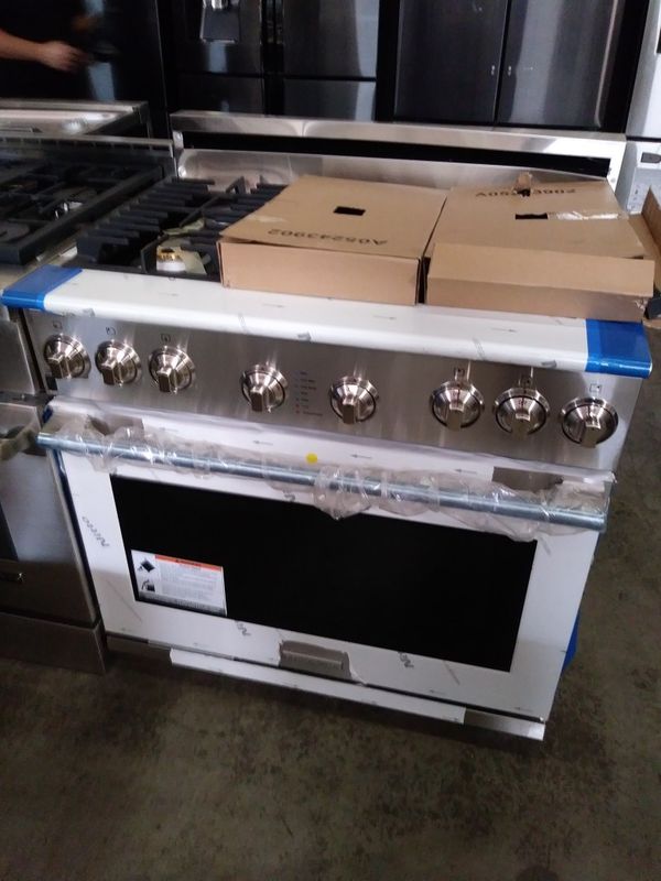 ELECTROLUX 36 INCH ALL GAS RANGE NEW SCRATCH N DENT for Sale in Chino