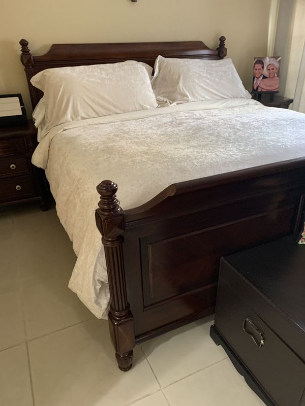 Juego de cuarto King size for Sale in Miami, FL - OfferUp