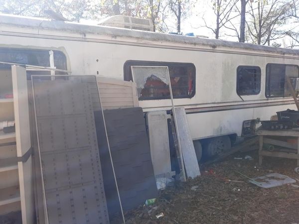 25 ft travel trailer, camper dear lease for Sale in New Caney, TX - OfferUp