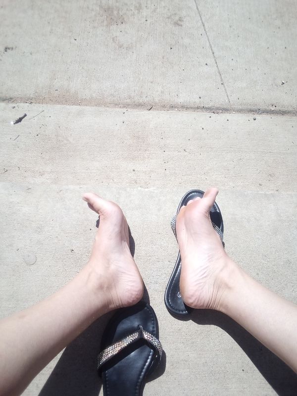 Women�s Very Smelly and Worn Sneakers for Sale in Lake Women�s Very Smelly and Worn Sneakers for Sale in Lake