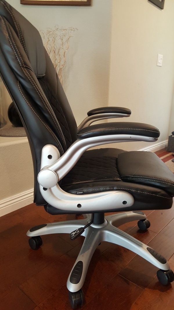 Staples Sorina Bonded Leather Office Chair for Sale in Henderson, NV