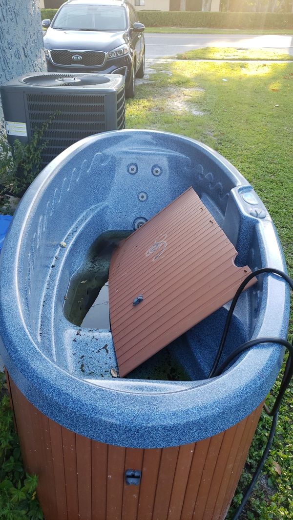 2 person jacuzzi for Sale in Pinellas Park, FL OfferUp