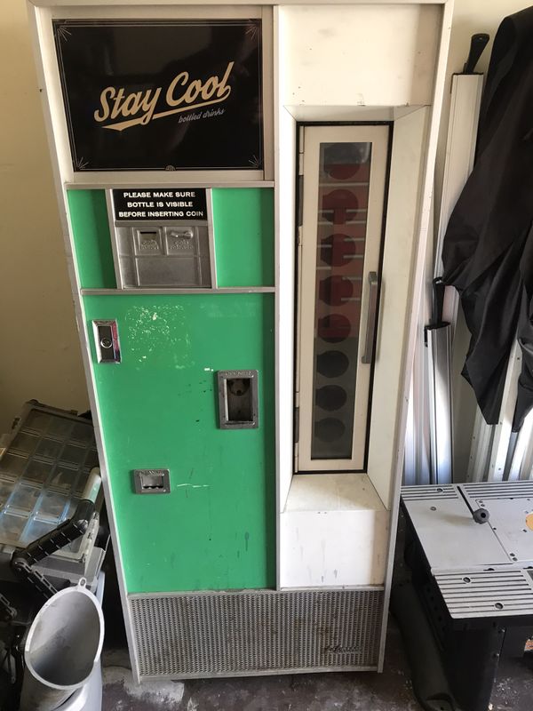 Vintages La Crosse stay cool seven up bottles vending machine for Sale