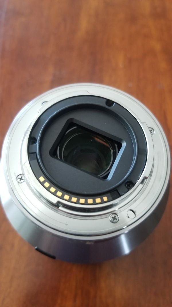 Sony 18-200mm F/3.5-6.3 SEL18200 E Mount for Sale in Los Angeles, CA