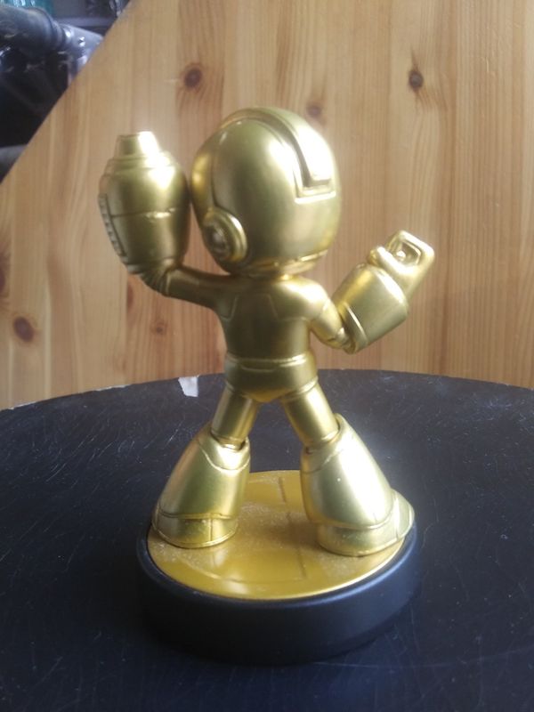 amiibo gold mega man