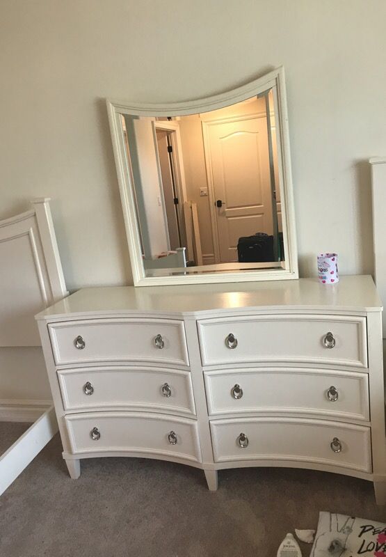 Twin bedroom set gently used only one year old for Sale in Los Angeles