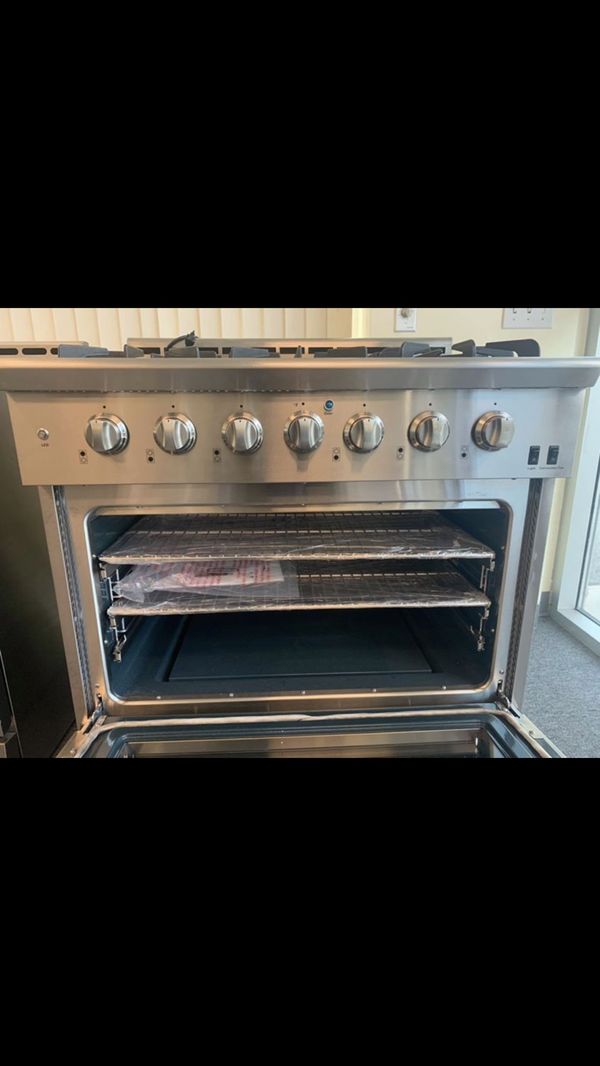 NXR 36” prostyle stainless steel gas range with 5.5 cu. ft. convection