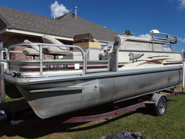 2004 Voyager pontoon boat 18 ft 75 horse Mercury engine 