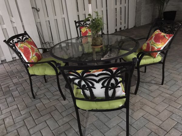 Vendo hermoso juego de muebles para patio $300 for Sale in Miami, FL