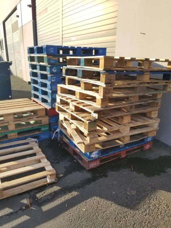 Always Free pallets outside come anytime for Sale in