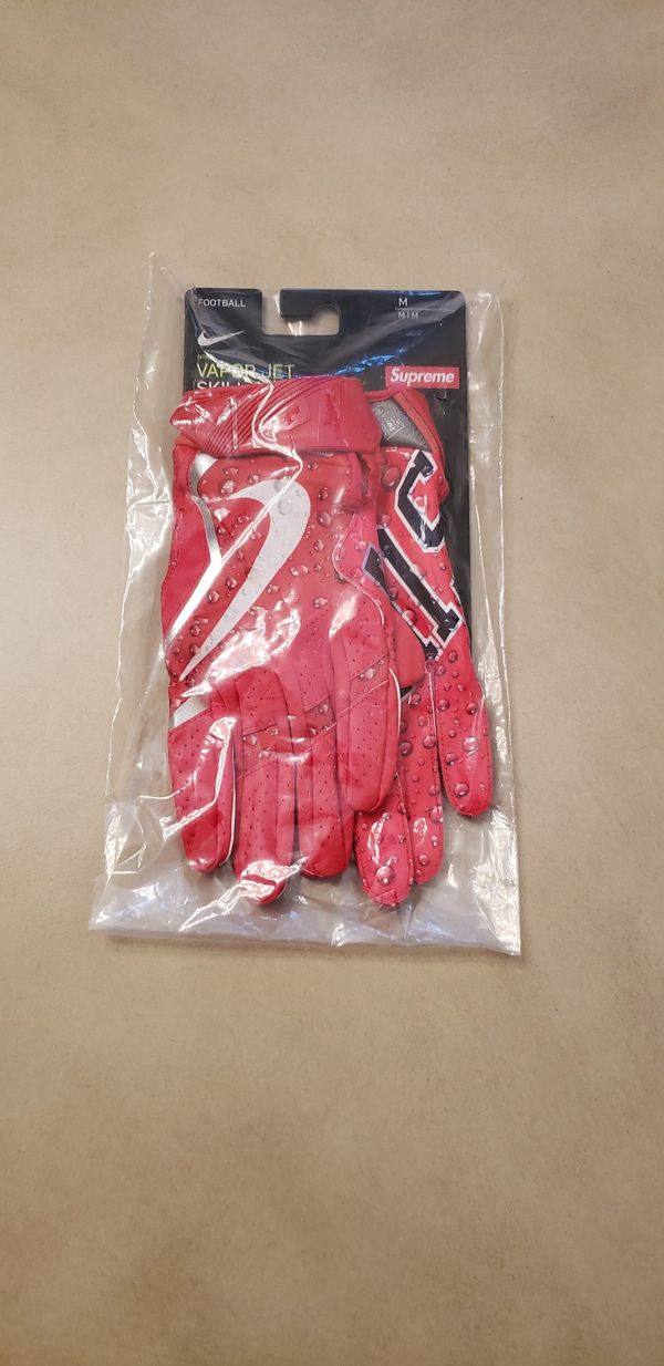 NikeÃsupreme football gloves 4.0 for Sale in Escondido, CA - OfferUp