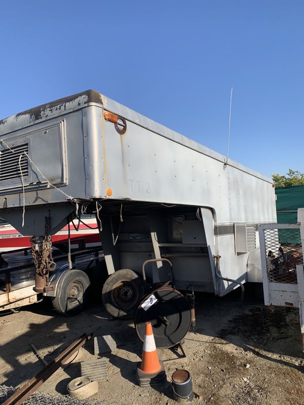 1986 20ft Enclosed gooseneck trailer for Sale in Bakersfield, CA OfferUp